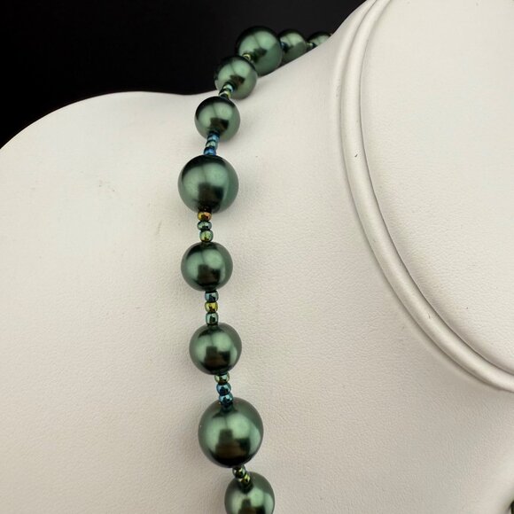 Kissaka Green Glass Bead Faux Pearl Necklace With Gold-Tone Clasp Elegant Design - Picture 2 of 8